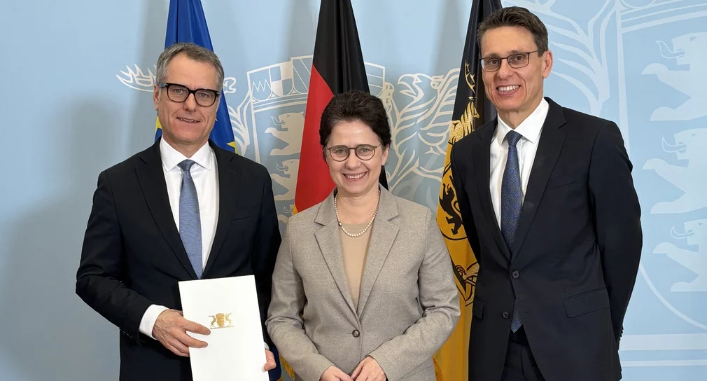 Präsident des Landgerichts Tübingen Dr. Andreas Holzwarth, Ministerin der Justiz und für Migration Marion Gentges MdL, Präsident des Oberlandesgerichts Stuttgart Dr. Andreas Singer