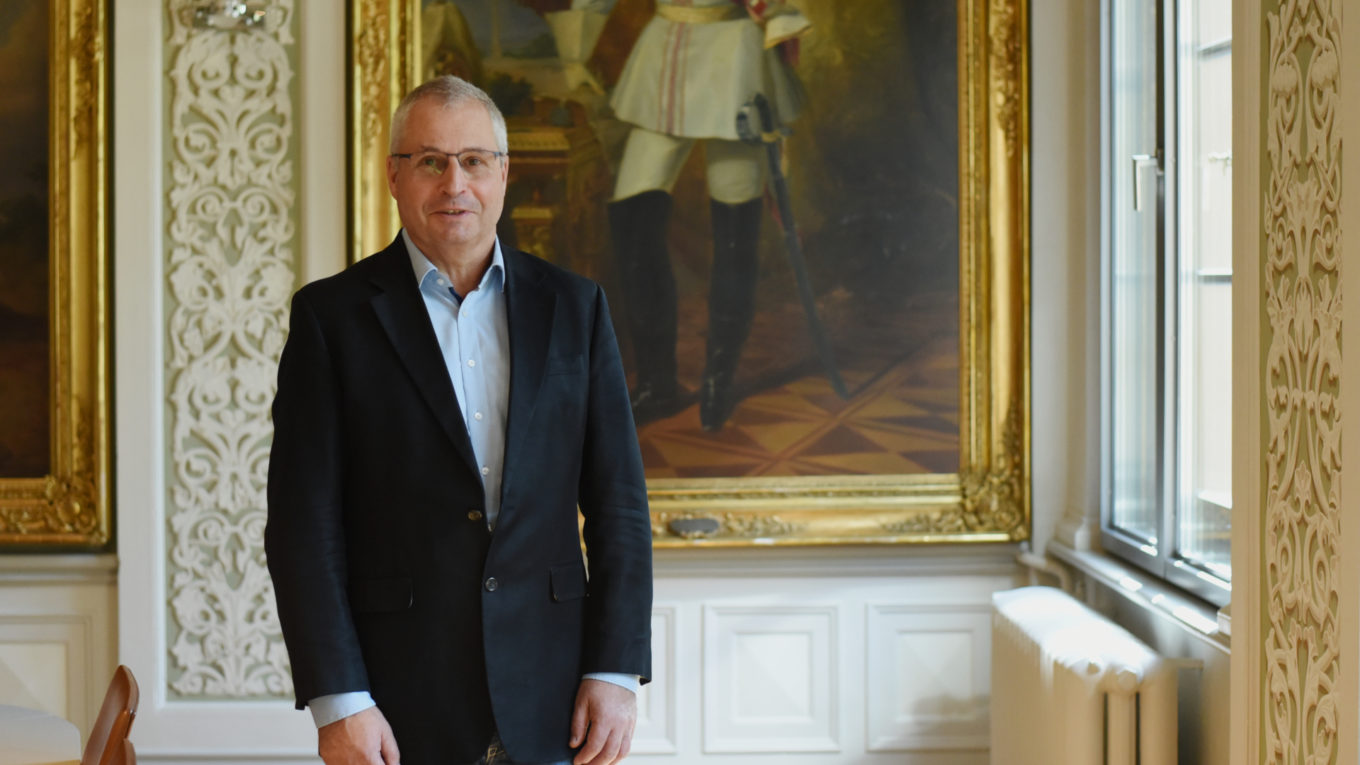 Ralf Günther im Plenarsaal des Oberlandesgerichts Celle