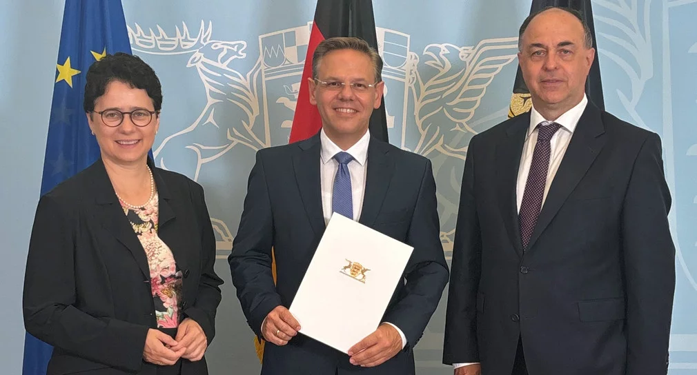 V.l.n.r.: Ministerin der Justiz und für Migration Marion Gentges MdL, Präsident des Sozialgerichts Mannheim Dr. Christian Link, Präsident des Landessozialgerichts Baden-Württemberg Bernd Mutschler.
