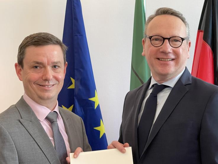 Minister der Justiz Dr. Benjamin Limbach (re.) und Andreas Ostheimer